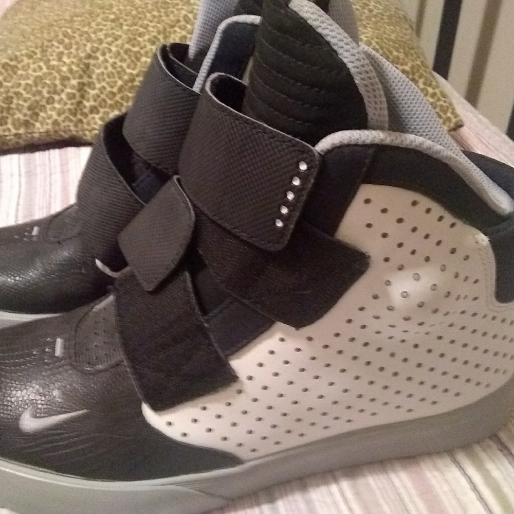 Nike High Topps Men's Size 9